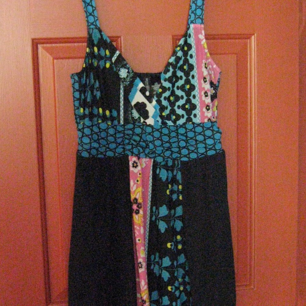 Soft Flowing Top Black Panels of Print and Solid